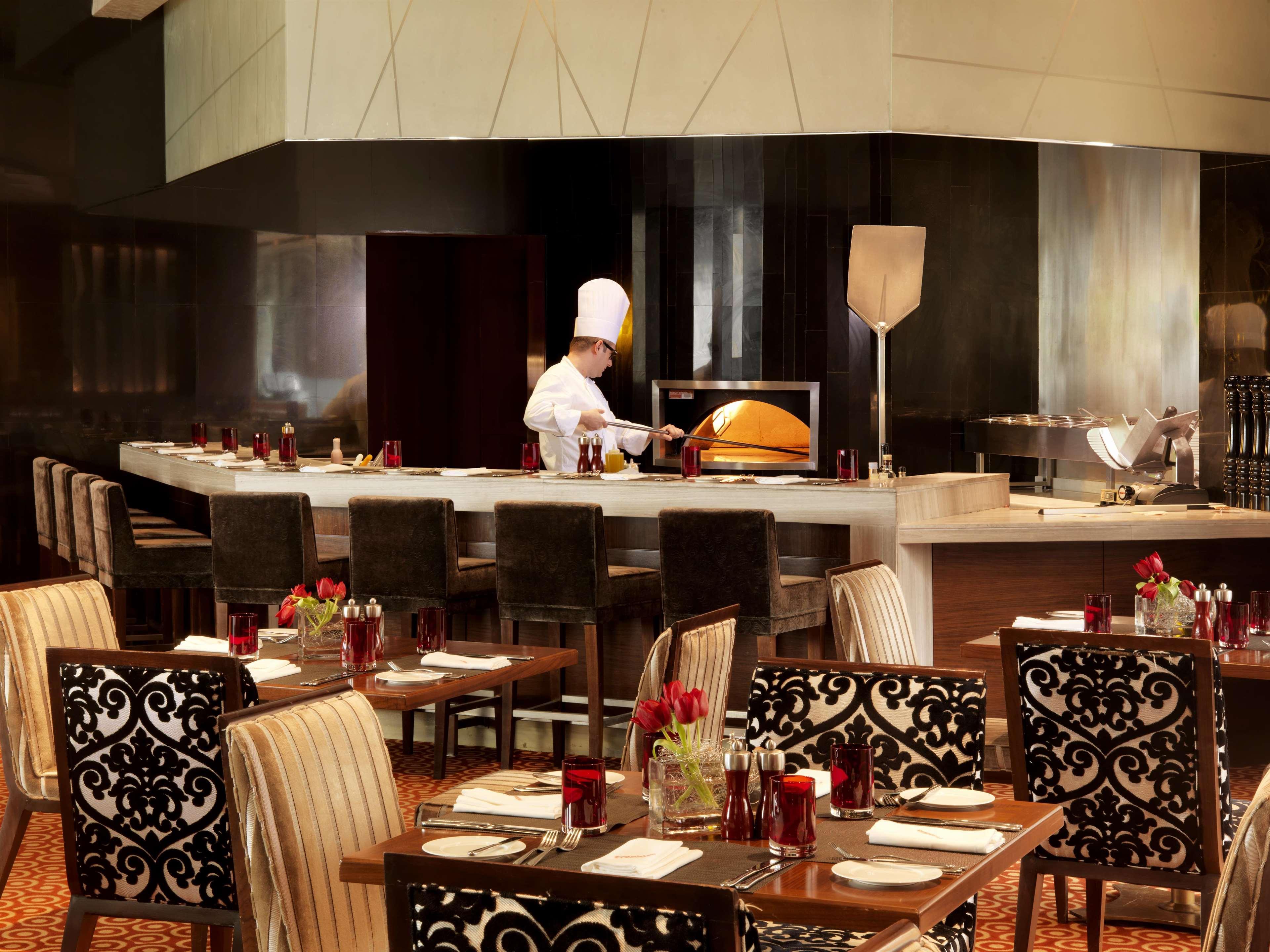 Fairmont Bab Al Bahr Hotel Abu Dhabi Exterior foto The restaurant