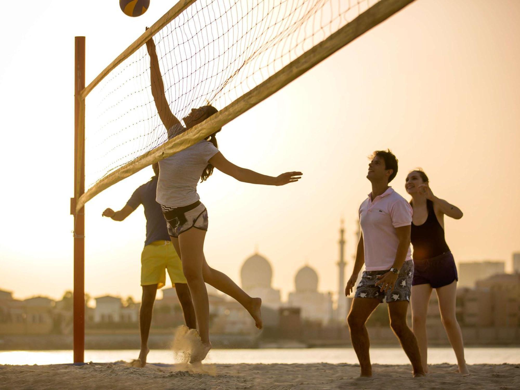 Fairmont Bab Al Bahr Hotel Abu Dhabi Exterior foto Beach volleyball