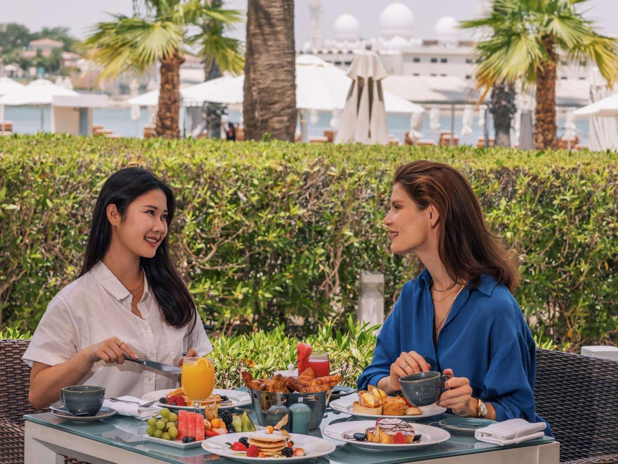 Fairmont Bab Al Bahr Hotel Abu Dhabi Exterior foto The Beach